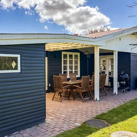 4 Bedroom Awesome In Prázdninový dům *