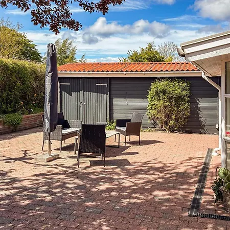4 Bedroom Awesome In *